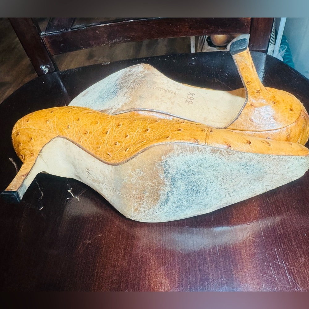 Vintage Manolo Blahnik / Size 6.5 - Picture 5 of 5